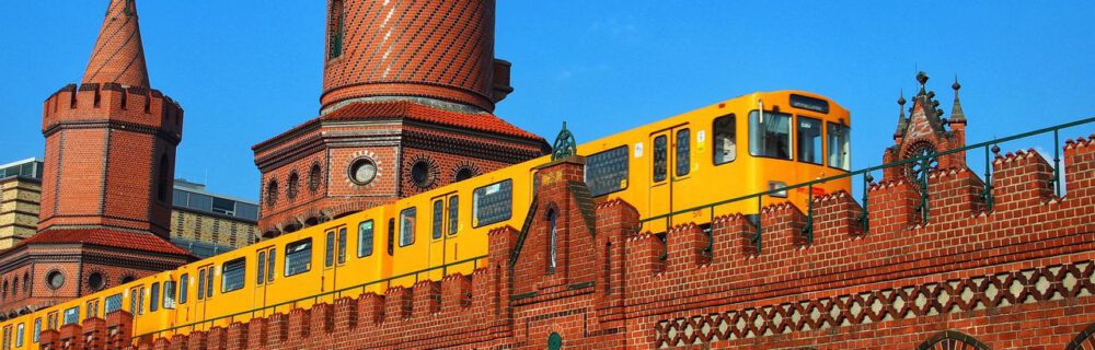 U-Bahn auf der Oberbaumbrücke in Berlin